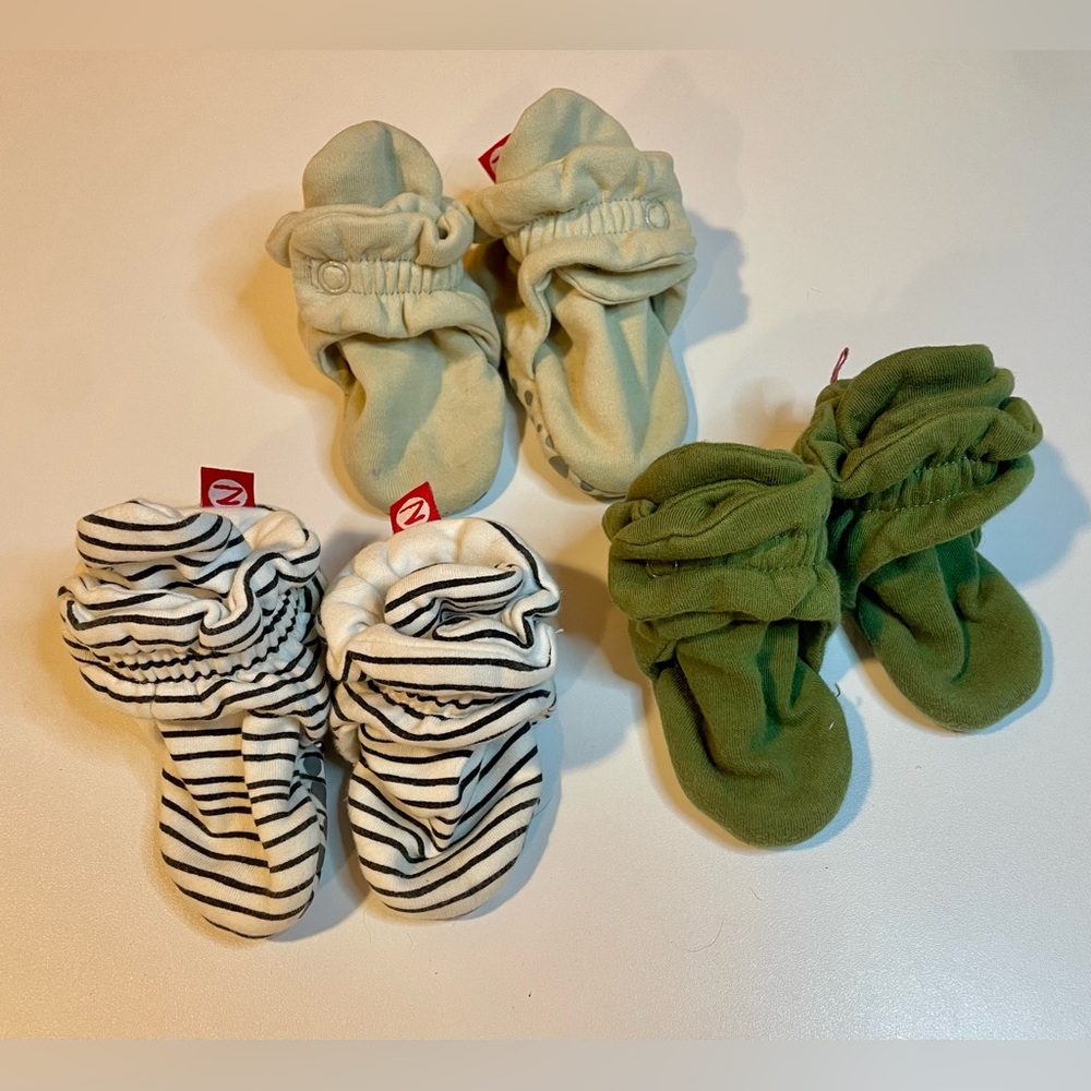 Set of 3 pairs of Zutano Organic Cotton Gripper Baby Booties (6-12mos).